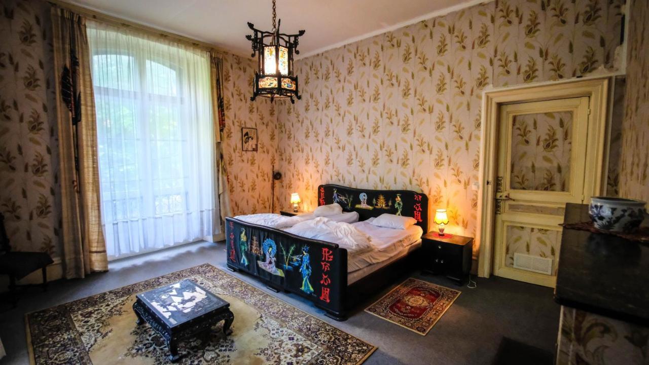 Private Castle With Park - Chateau Guillermo La Moncelle Екстер'єр фото